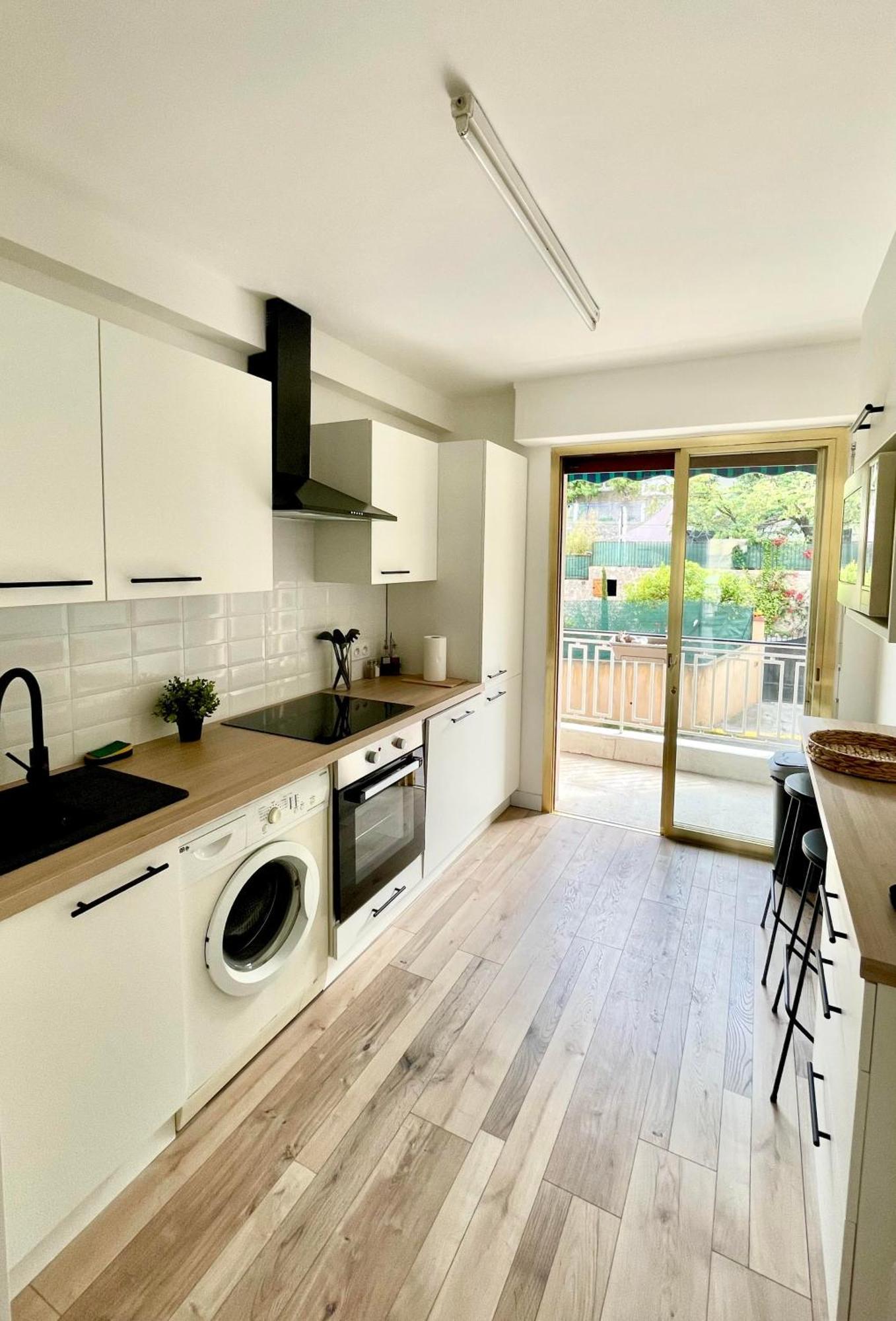 Comfortable With Parking - Riviera Apartment